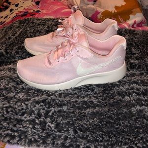 Light pink nike shoes